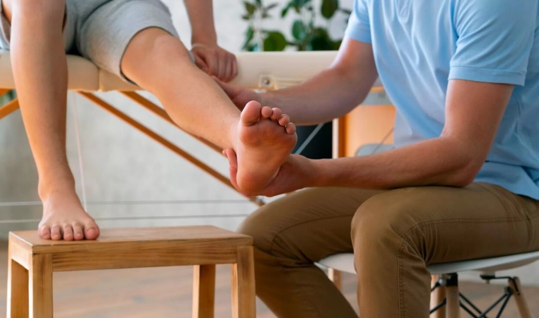 راهنمای جامع آسیب مچ پا: تشخیص، درمان و فیزیوتراپی